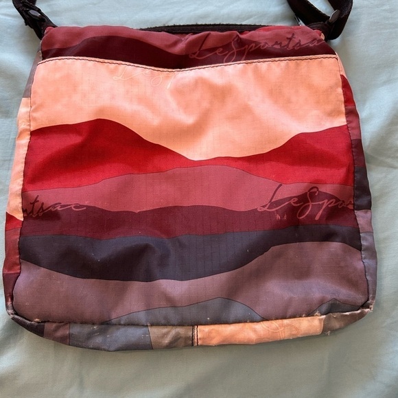 LeSportsac Classic Kylie Crossbody Bag 3 Pocket Striped Colored Mountains - Picture 4 of 7